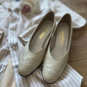 Vintage California Magdesians Wingtip Pumps | Leather | Size 7.5